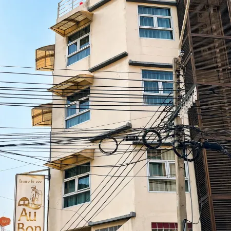 Sukhum Khaosan Au Bon Hostel Отели рядом с достопримечательностью «Храм Ват-Пхо»