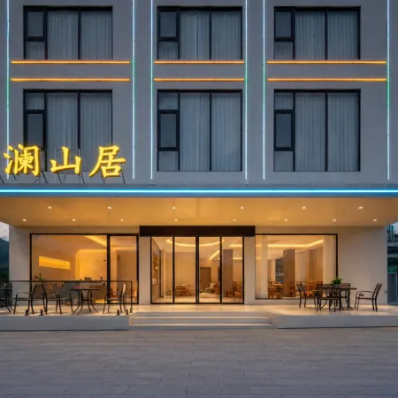 Guanlan Mountain Lodge (Libo Xiao Qi Kong Scenic Area West Gate)
