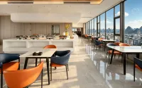 Versailles Hotel (Guilin Two Rivers and Four Lakes Railway Station Branch) - sarapan