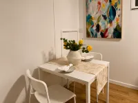 Modern Holland Park Unit with Easy City Access - New