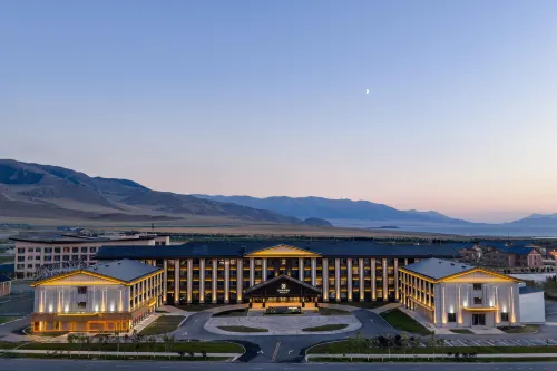 Wadna Yi Sayram Lake - Luxury