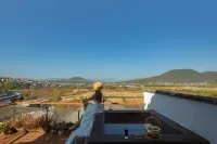 Lanyue Li·Linggan Senyang Natural Ore Hot Spring Resort 360° View Beautiful Stay (Heshun Branch)