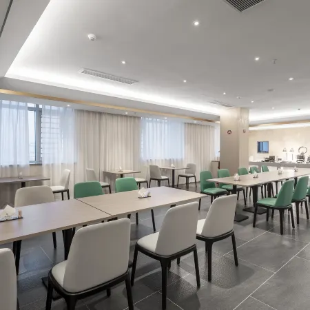 Yeste International Hotel (Hezhou Zhaoping Administrative Center)