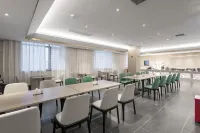 Yeste International Hotel (Hezhou Zhaoping Administrative Center)