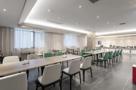 Yeste International Hotel (Hezhou Zhaoping Administrative Center) Отели в г. Чжаопин