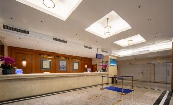 The lobby features a spacious table and chairs in front, complemented by an arched doorway at Golden Eagle Hotel (Yuexiu Park Xiaobei Subway Station)