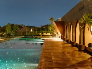 Cross Chiang Mai Riverside