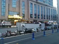 Xixi Movie Hotel (Erqi Square Subway Station Daweicheng) Hotels near Block B, Times Square, Ginza