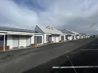 Coastal Motel - parking