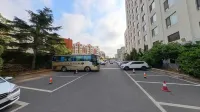 Qingdao Sifang Hotel East Building (Taidong Pedestrian Street Small Village Subway Station) - Bãi đậu xe