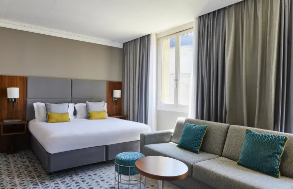 巴黎共和IHG皇冠假日酒店