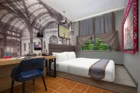 Eiffel Hotel (Xinhua Shimao Plaza)