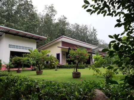 Phuket Sirinapha Resort