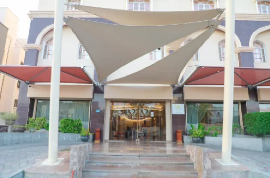 فندق أمواج الدولي من الخارج Photos