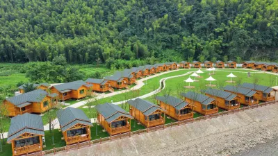 Green River Resort Hotels near Scenic Area of Yueliangwan