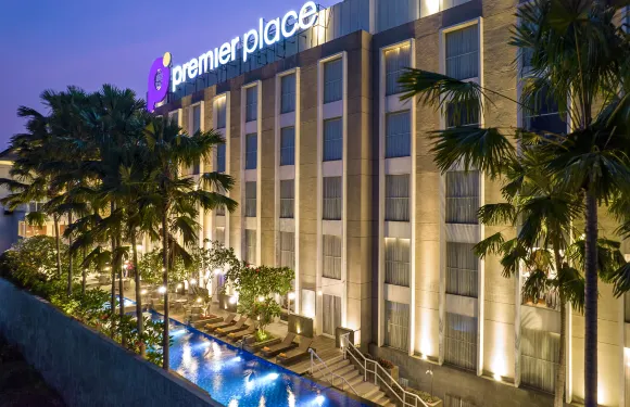 泗水機場普瑞米爾廣場酒店