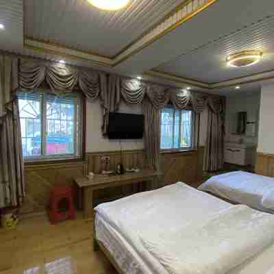 Heishui Zangxiang Inn Rooms