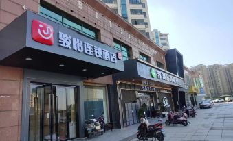 Junyi Hotel (Kunshan Jinpu Bridge Subway Station)