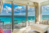 Paradise Beachfront & Nightlife Heart