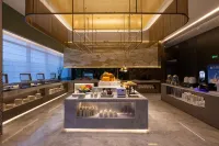 Maison New Century Hotel Hangzhou Bay (in Geely Giehow Plaza)