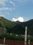 Meixian Qishangge Hotel