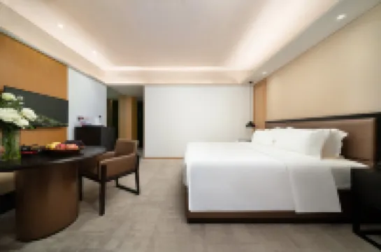 Guigang Railway Station UEASY Hotel