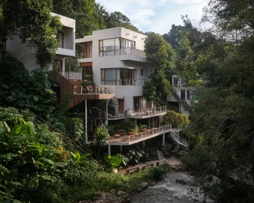 Taryn Tara Cafe and Stay Hotels in Mae On
