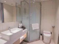 Elong Hotel (Zhaoqing Qixingyan Archway Plaza) Hotels in Zhaoqing