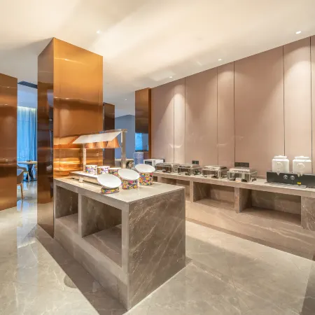 Chengji Hotel (Hezhou Government Ailianhu Square)