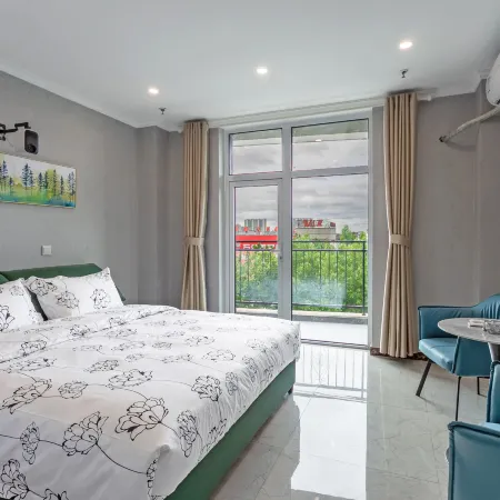 Mountain Bamboo Inn (Linyi Huqiang Commercial Street Store)