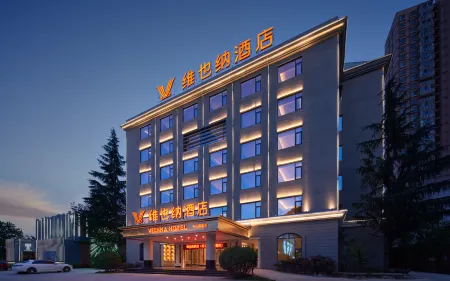 Vienna Hotel (Dali Xiangyun High-speed Railway Station) Отели рядом с достопримечательностью «Xianghe Square»