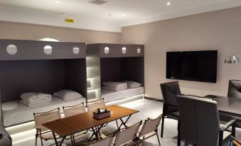 Jishou Xiyue E-Sports Hotel