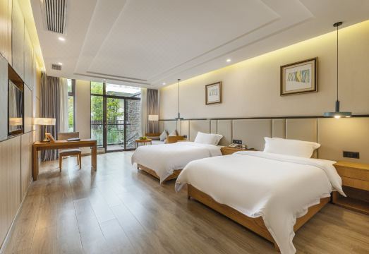 Guanghan Shuilinglong Lakeside Resort Hotel (Yijiaheba Scenic Area) Hotel Overview