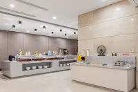 Howard Johnson Park Plaza Hotel (Jingshan Railway Station Inn) Hotels in Jingshan