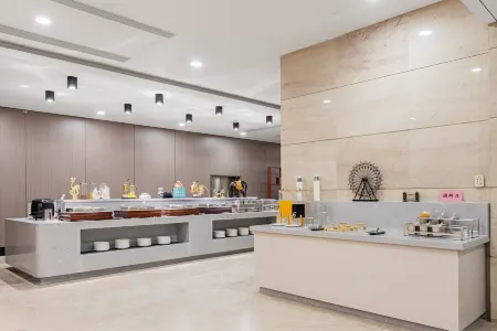 Howard Johnson Park Plaza Hotel (Jingshan Railway Station Inn)