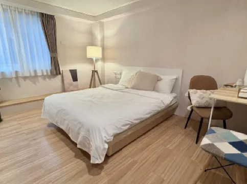 Meworld Hotel Zhongshan Hotellit kohteessa Zhongshan District