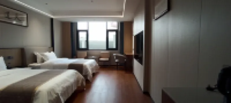 Twin Peaks Polytechnic College Hotel