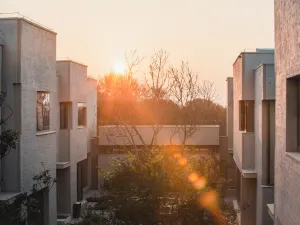 The Long Circle House