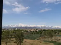 Bailu Hidden Holiday Hotel - Mountain view