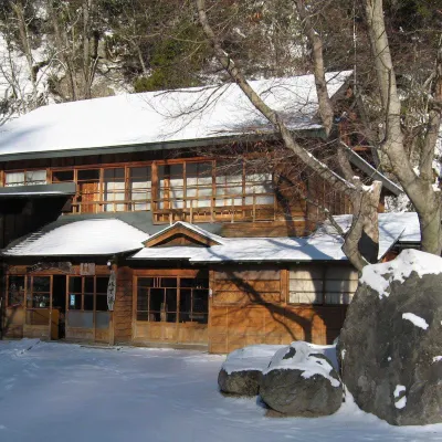 Okukinu-onsenkyou Hatcyo-no-yu Hotels near Mount Shirane