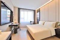 Atour Hotel, Wanda Plaza, Central East Road, Siping