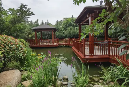 Baohai Hotel Отели рядом с достопримечательностью «Liugong Island Expo Park»