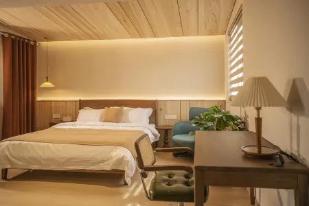 Chunxuan Homestay (Longmen Grottoes Scenic Area Southwest Gate) Отели рядом с достопримечательностью «Xiangshan Temple»