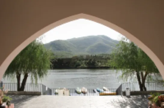 Zhi Lan Qiu Lakeside Homestay