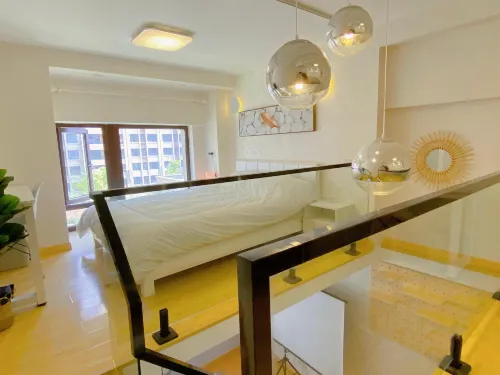 Isure Airbnb Hotel (Luchaogang Park）