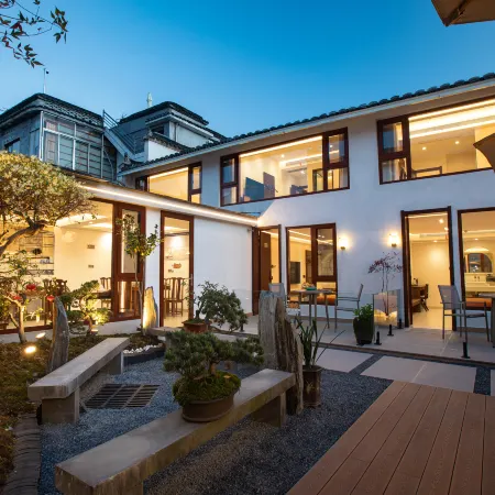 Hongcun Wanfujing Business Resort Hotel