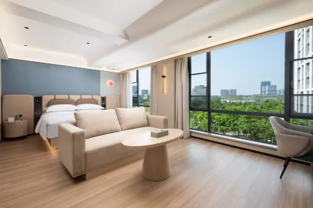 QUEENS VILLA Отели рядом с достопримечательностью «Donghu Luoyan Scenic Area»