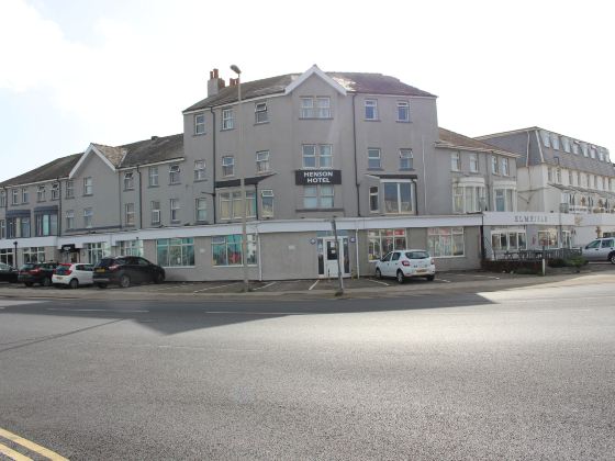 Henson Hotel