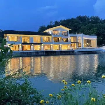 Hengdian Liwu Liubai Hot Spring Holiday Beauty