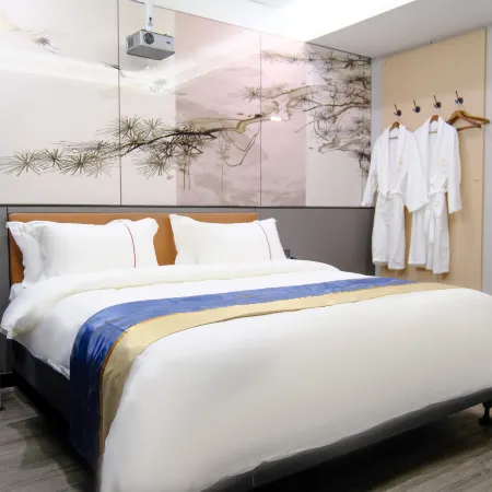 Shiji Qianhua Hotel